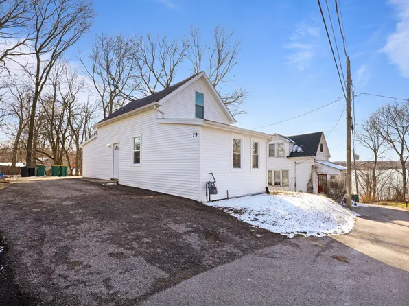 79 Lawrence Ave, Fox Lake, IL 60020