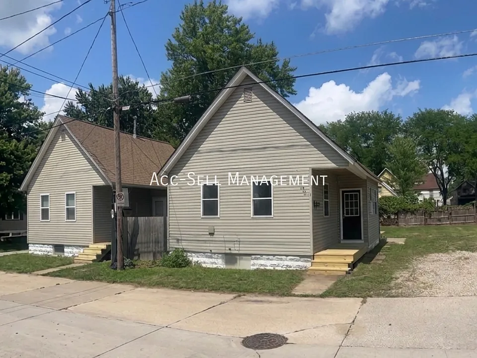 17 Mathews Ct NE