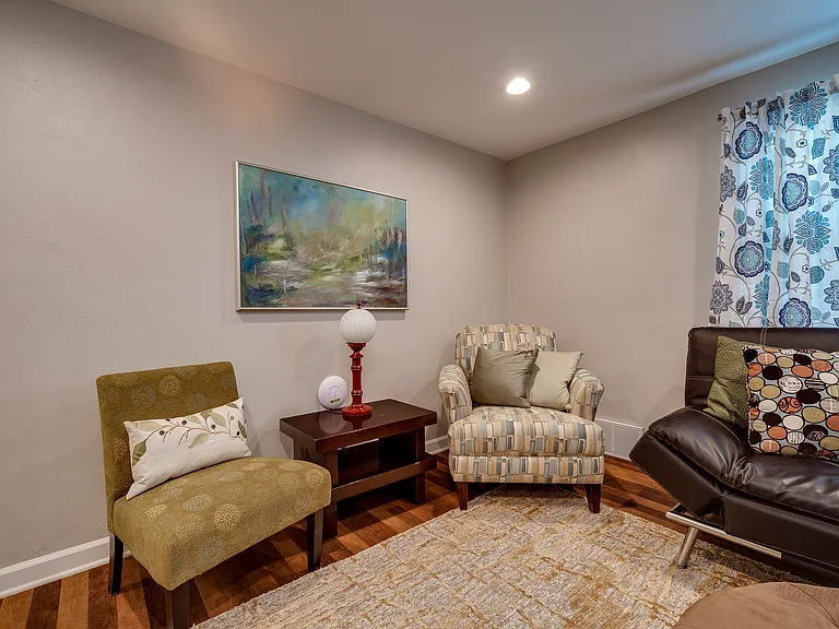 1126 Irving Ave #4 — Photo 6