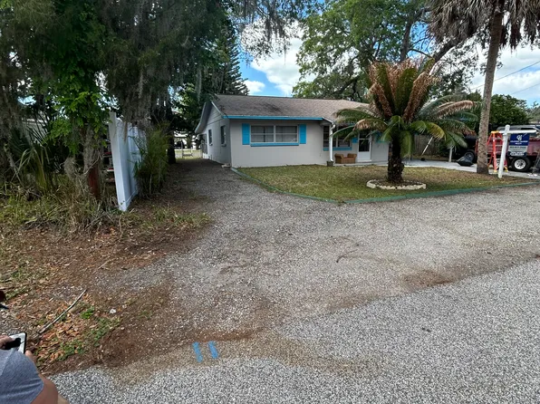 6125 Beacon Point Dr, Weeki Wachee, FL 34607