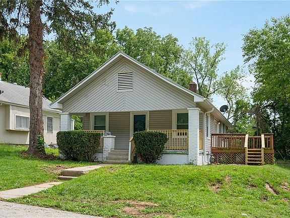 3rd image of 2727 Kimball Ave