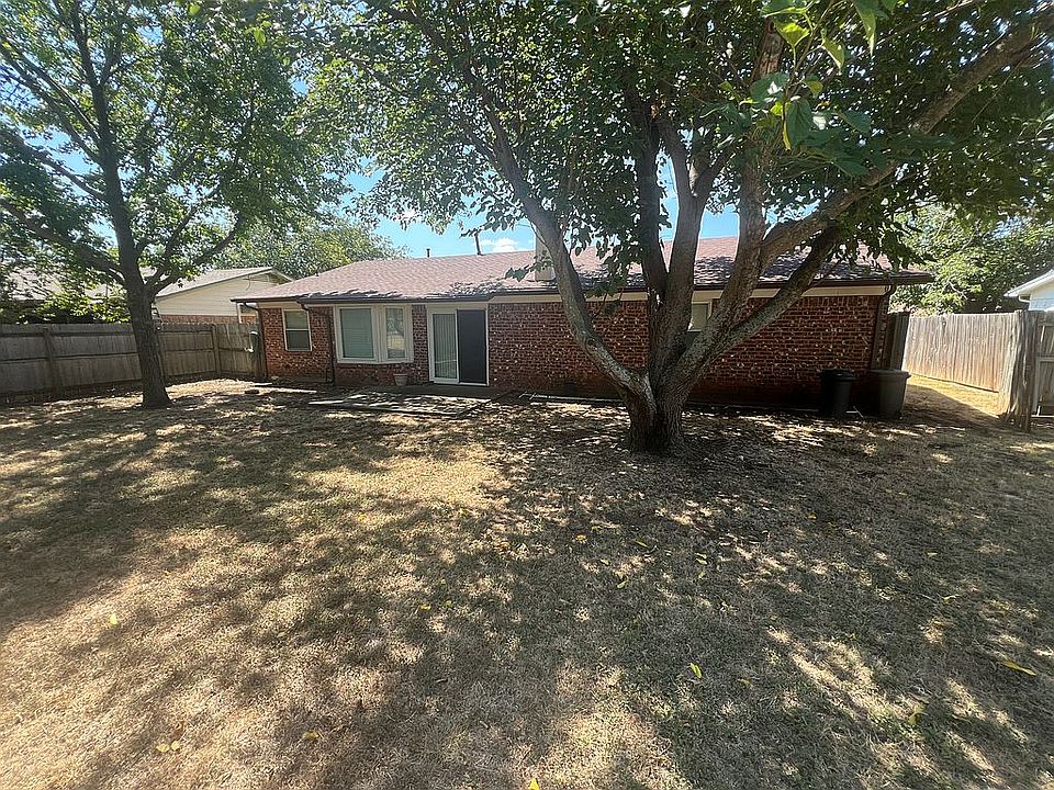 2nd image of 520 Saddle Ridge Ln