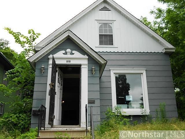 1st image of 919 6th St E