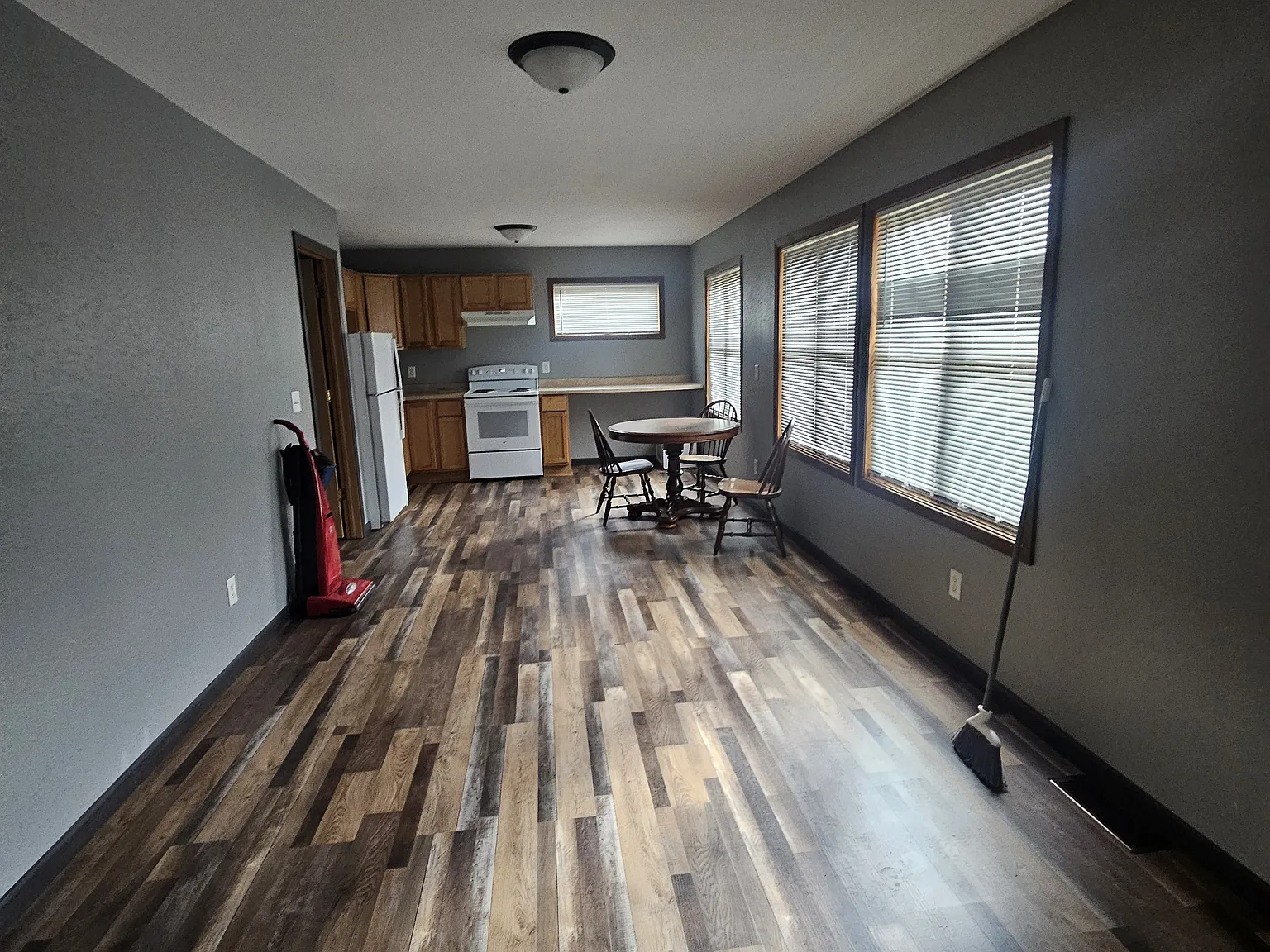 1 bed, 800 sqft, $1,300 — Photo 1