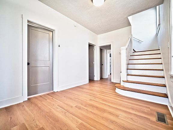 3rd image of 3903 Woodlawn Pike