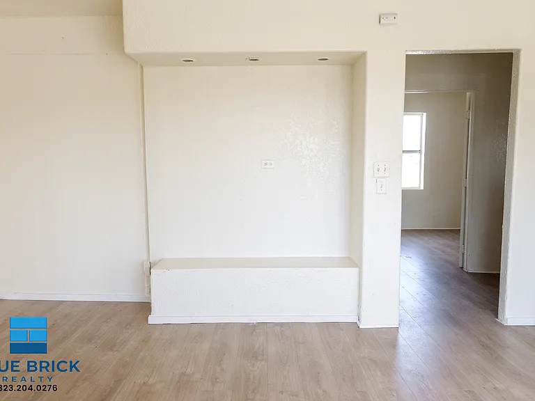 1401 W 53rd St — Photo 16