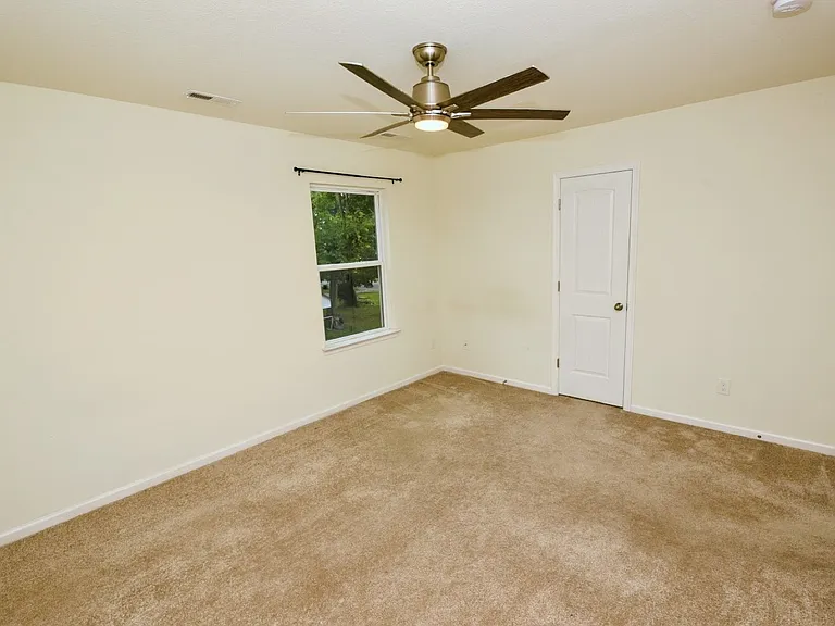 4115 Franklin St — Photo 58