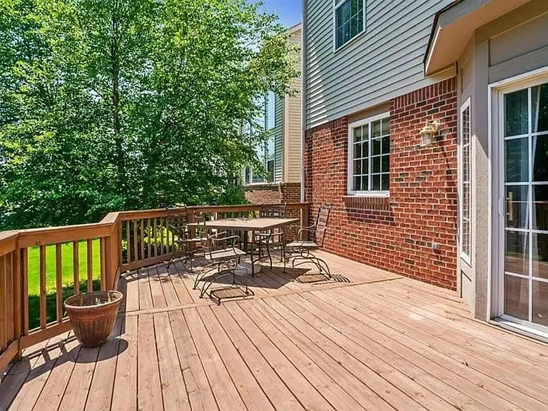 16544 Mulberry Way — Photo 3
