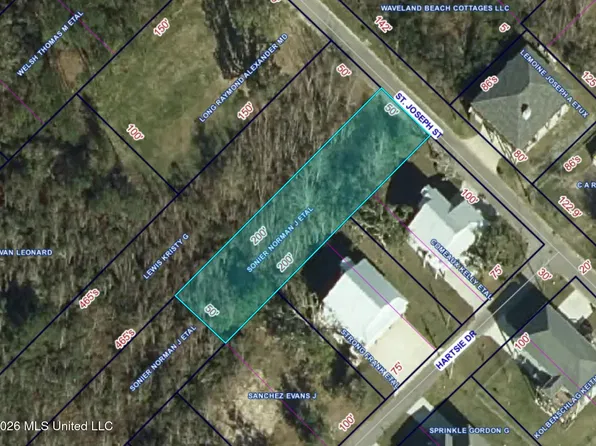 203 Saint Joseph St, Waveland, MS 39576