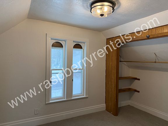 5th image of 520 1/2 W Elm St #1/2