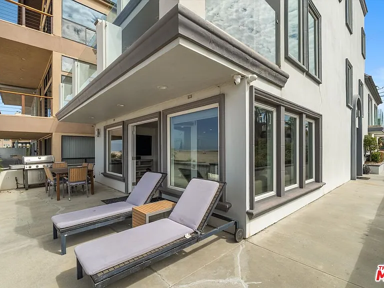 6419 Ocean Front Walk — Photo 43