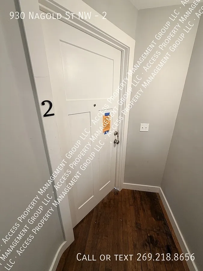 Almost New 2 Bedroom Unit NW Side — Photo 1