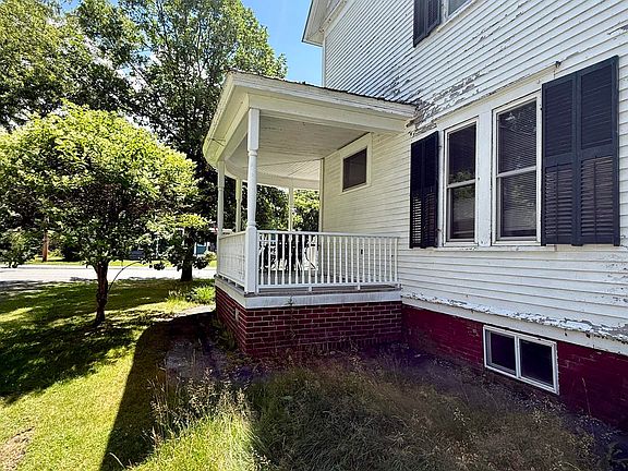 4th image of 92 Highland Avenue
