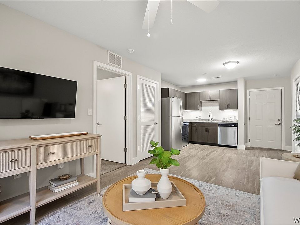 1st image of 680 6th Ave NE APT 4304