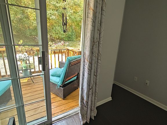 Living Room/Deck