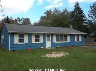 4 Blacksmith Dr, Ledyard, CT 06339