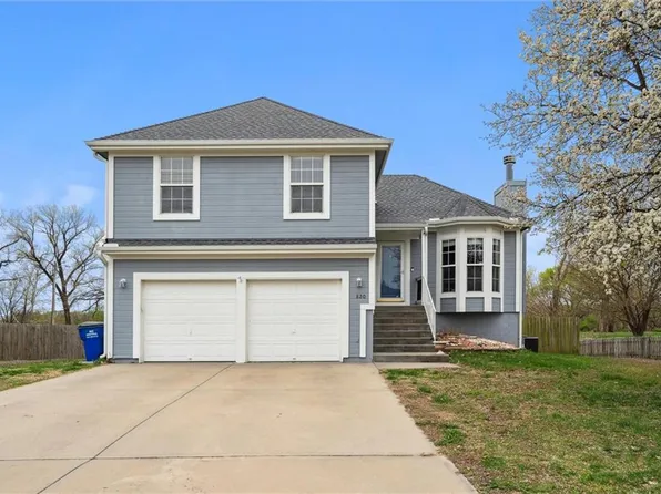 820 River Dr, Edwardsville, KS 66111