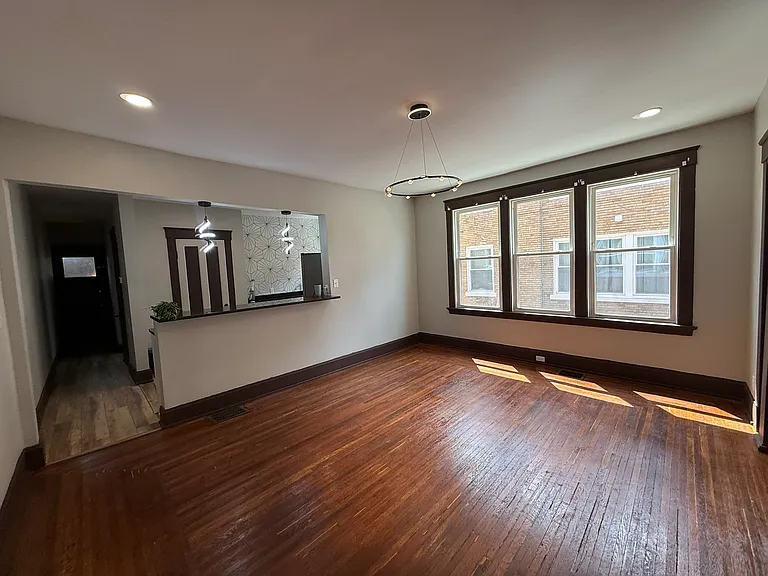 2035 Weyer Ave #5 — Photo 8