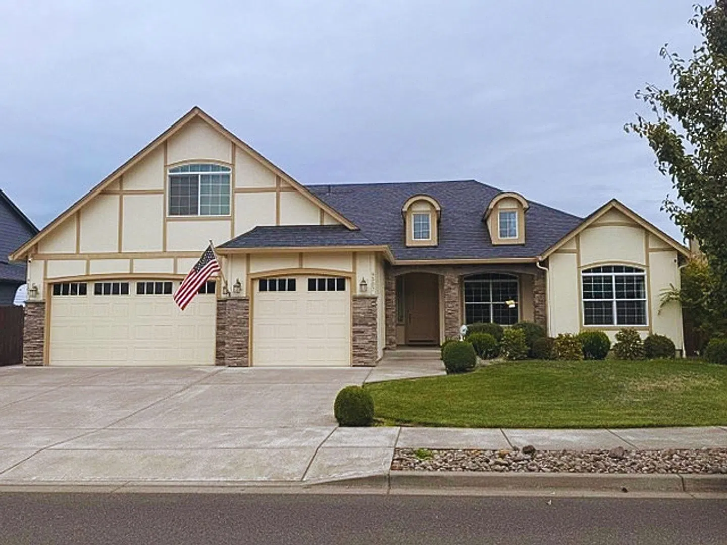 Custom Home In Pristine Neighborhood! — Photo 1