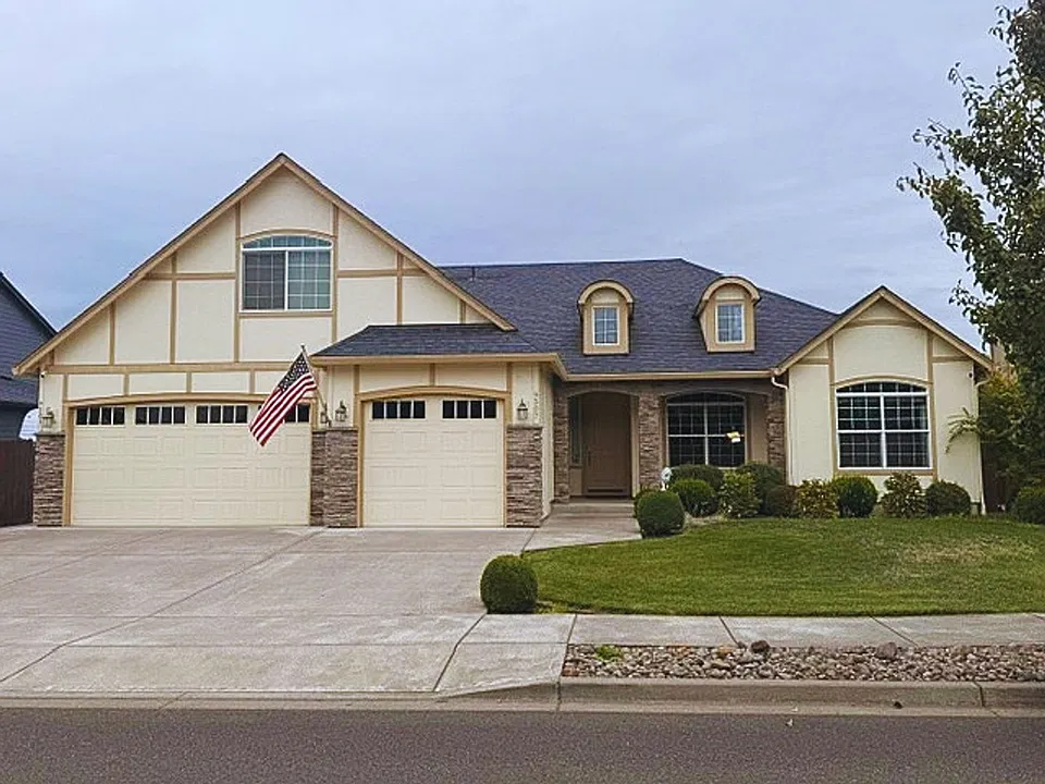 9507 NE 165th Ave