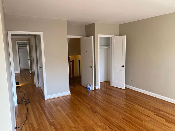 Living Room. Entrance door in middle