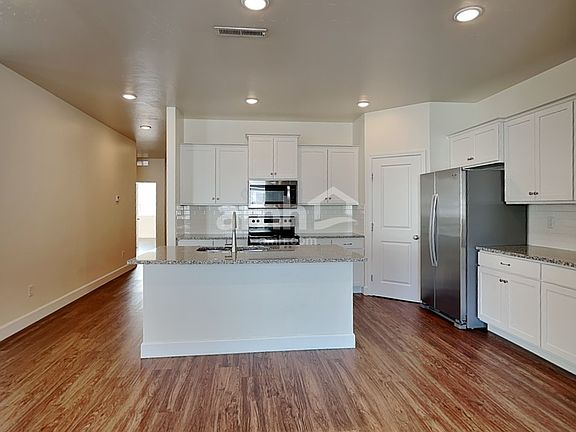 4th image of 5124 N Milliron Dr