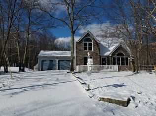 211 Murphy Cir, Bushkill, PA 18324