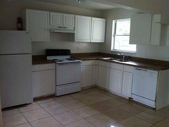 5th image of 3401 SW 12th Pl