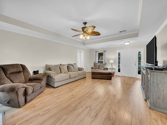 4th image of 303 Andy Johns Dr