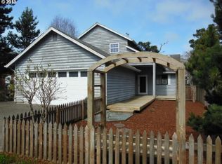 450 16th Ave, Seaside, OR 97138