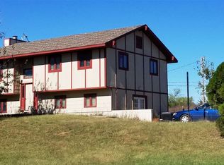 1004 N Victory Rd, Hutchinson, KS 67501