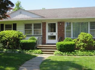 251 Summit Rd, Mountainside, NJ 07092