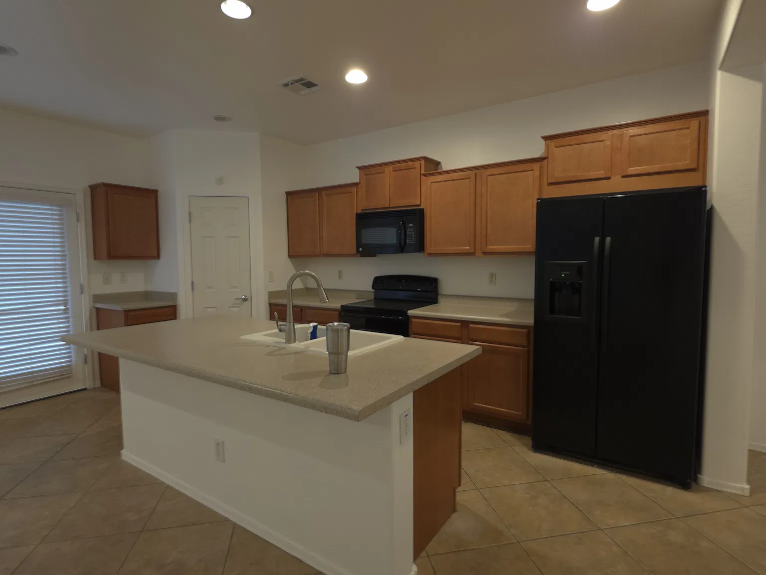 3 bed, 2.5 bath, 1907 sqft, $2,195 — Photo 3