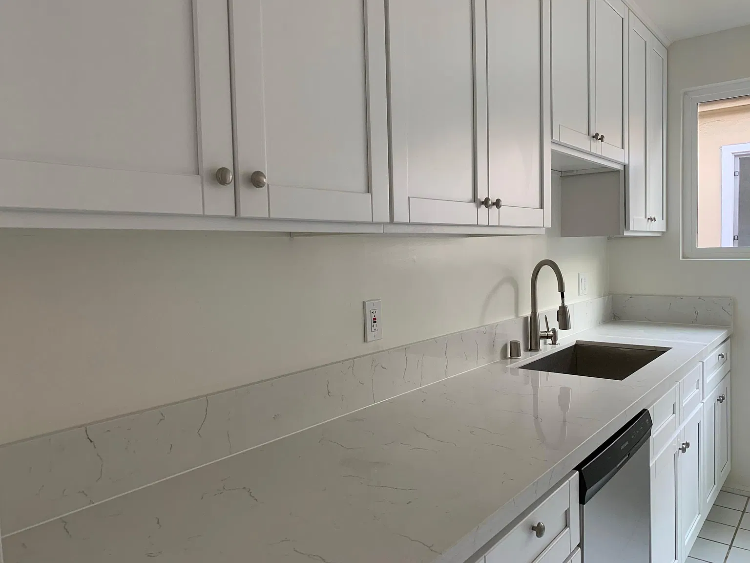 402 N Palm Dr — Photo 3