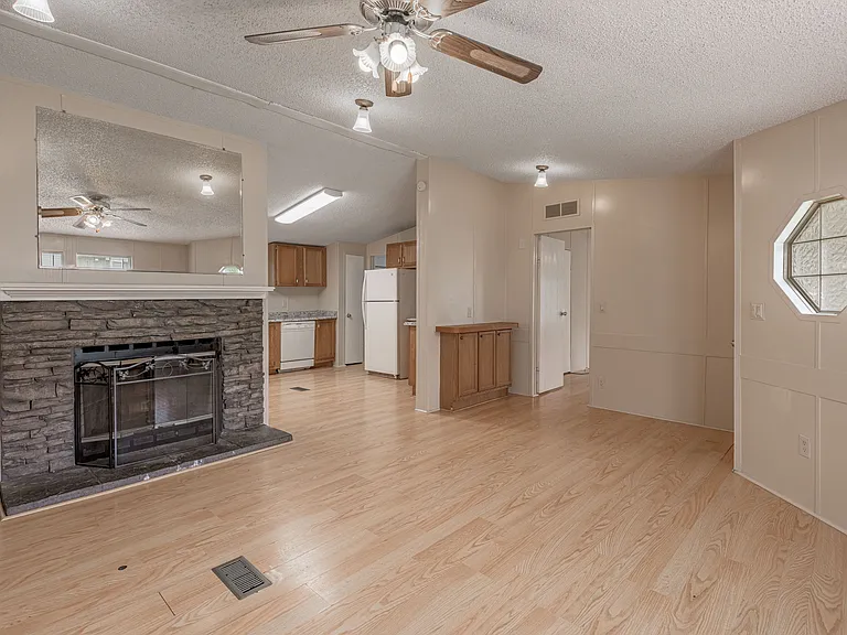 1323 Avenue E — Photo 1