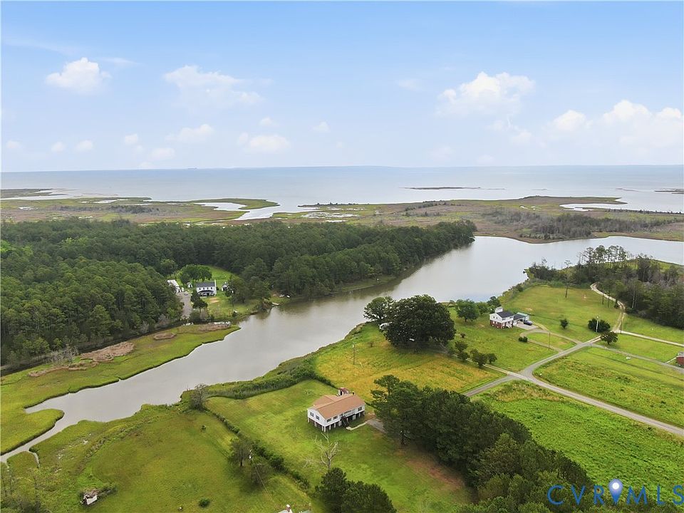 1st image of 379 Piney Point Rd