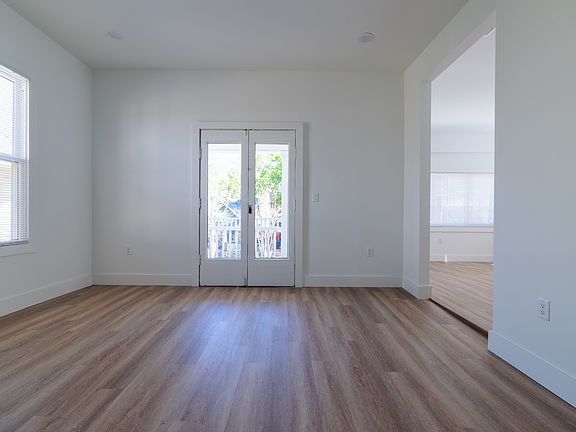 4th image of 430 E 6th St APT A