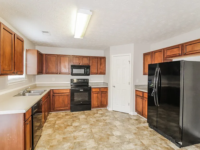 296 Millstone Dr — Photo 8