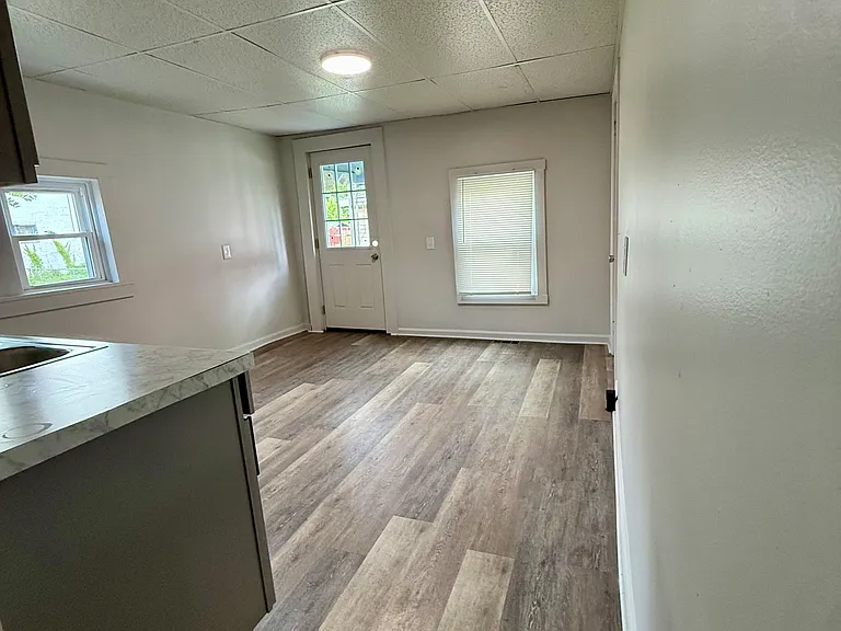1010 Putnam Ave — Photo 4