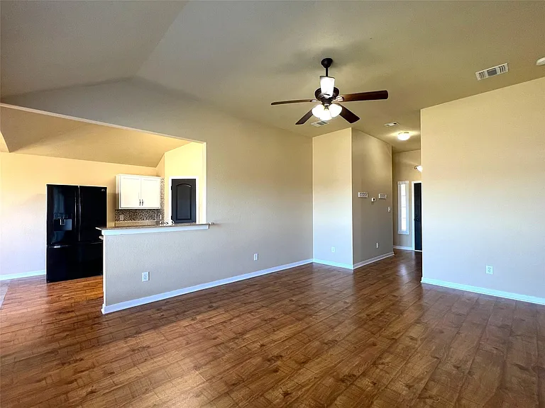 407 Laney St — Photo 9