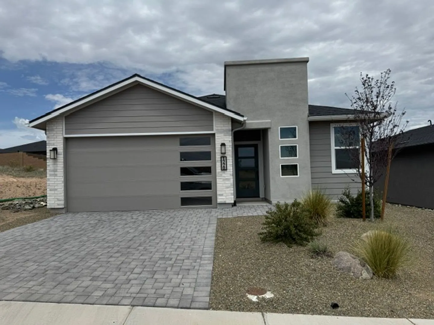 Stunning 3-Bedroom 2-Bath 2-Car Garage In South Ranch Community! Prescott — Photo 1