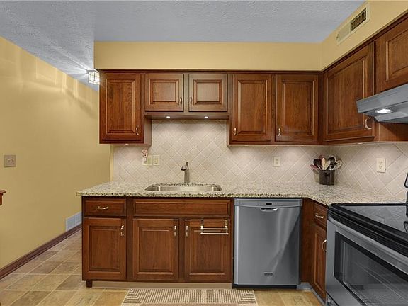 4th image of 1360 Bobby Ln #21