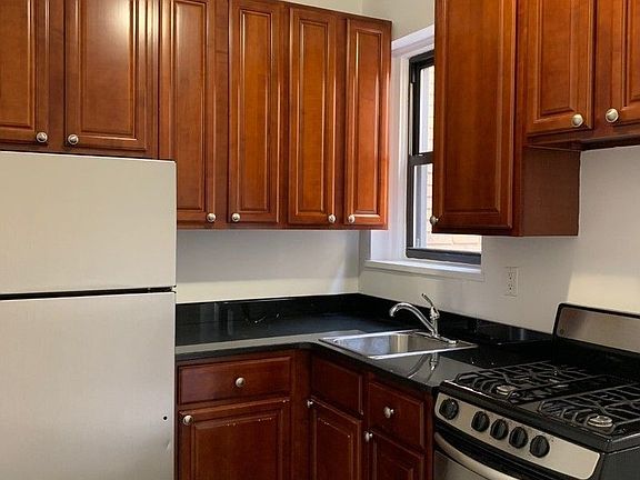 3rd image of 330 E 52nd St APT 51