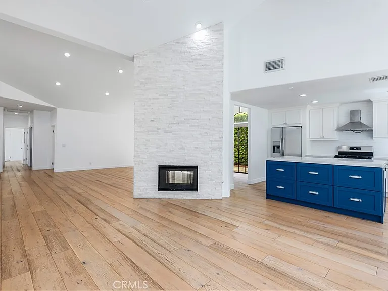729 Maywood Ct — Photo 9