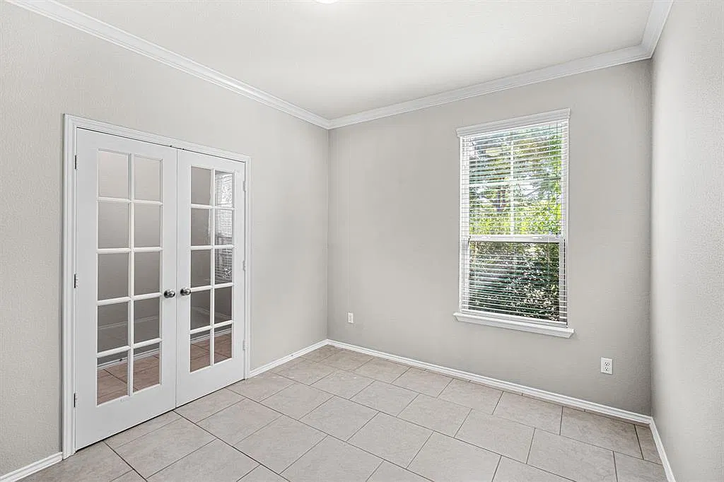 4 bed, 2.5 bath, 2897 sqft, $2,300 — Photo 4