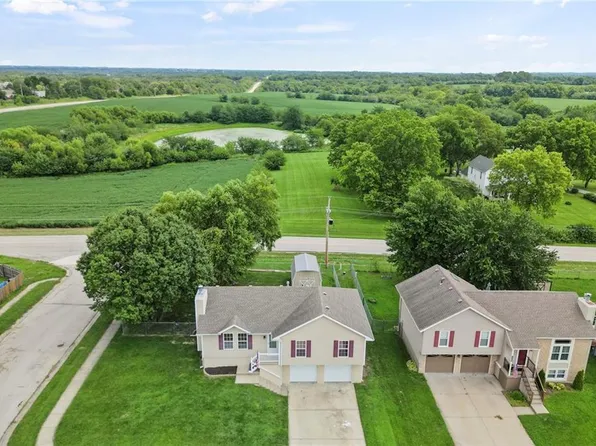 19405 Ironwood Dr, Smithville, MO 64089