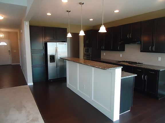 4th image of 969 Farmington Ln