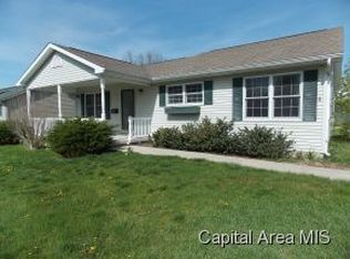 438 S Dye St, Virden, IL 62690