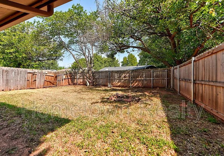 1713 Hillcrest Dr — Photo 29