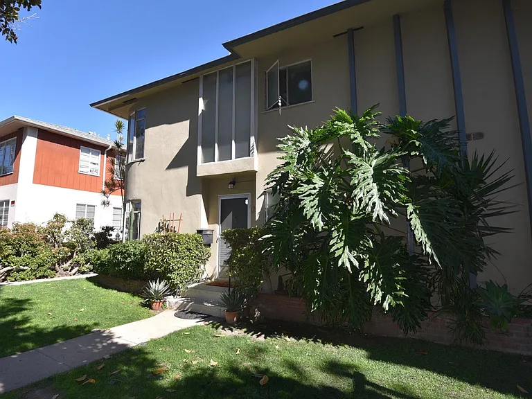 1748 Winona Blvd #1 — Photo 10